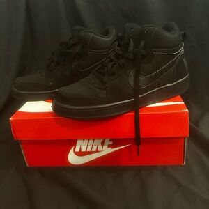 6.5y Nike court borough Mid